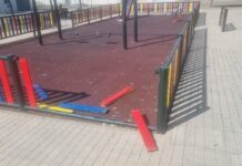 Arrancan las vallas del parque municipal de Pechina en un acto de vandalismo Destrozos en el parque de Pechina.