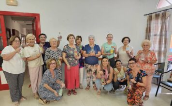 Un taller de autocuidado llena de amor propio el Centro de Día de Viator