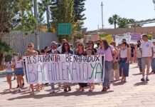 Benahadux se manifiesta para que pongan bachillerato en el instituto Manifestación en Benahadux