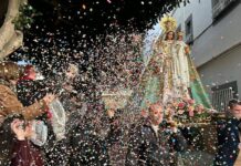 Instinción se rinde a la emoción y la tradición de la Virgen de los Papelicos