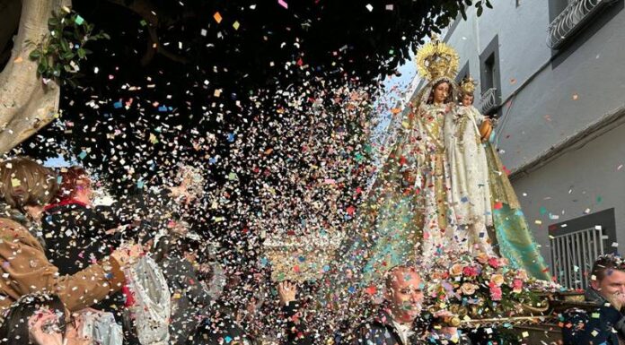 Instinción se rinde a la emoción y la tradición de la Virgen de los Papelicos