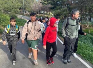 Casi 200 alumnos de Huércal descubren la naturaleza en el sendero de La Comunal