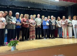 Encajeras del Andarax muestran su tradición artesanal en un encuentro provincial