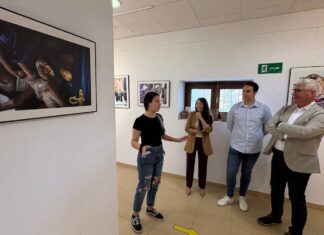 Huércal acoge ‘La otra mirada’, una exposición que redescubre la Semana Santa a través del objetivo