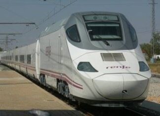 Renfe anuncia una suspensión temporal de los trenes directos de Almería a Madrid