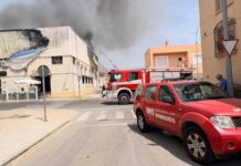 Un incendio en un establecimiento en Huércal moviliza a los servicios de emergencia