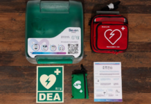 Fondón refuerza sus medios de emergencia con un nuevo desfibrilador y formación para vecinos
