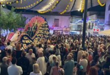 La lluvia obliga a modificar las fiestas de Laujar, pero no apaga su ambiente festivo