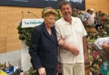 Pilar López Salvador, de Instinción, recibe un reconocimiento a los parraleros de Almería