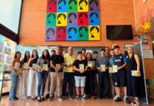 Huércal de Almería reparte 1.200 agendas escolares entre los alumnos y profesores de los institutos