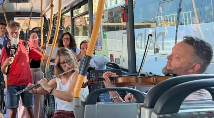 Música y ritmo en el autobús del Bajo Andarax y trayectos gratis en el M-100 de Huércal